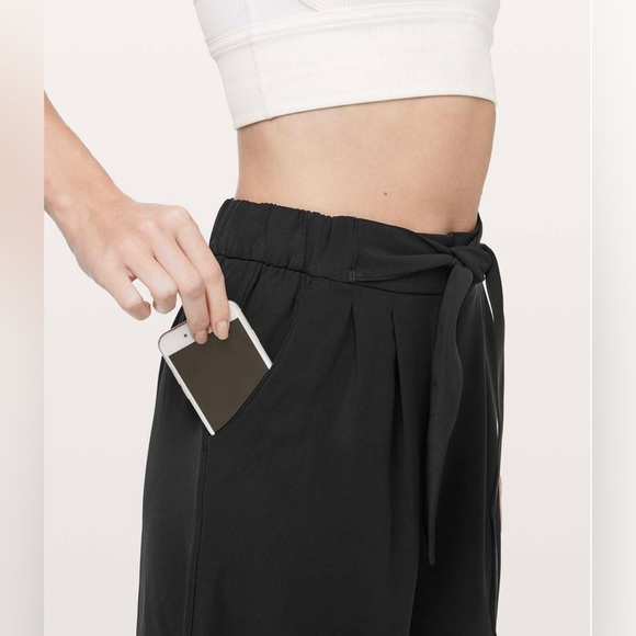 Lululemon Noir Pants High Waist Wide leg, size 4 - Picture 3 of 9